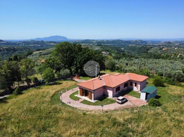 casa indipendente in vendita a Montebuono