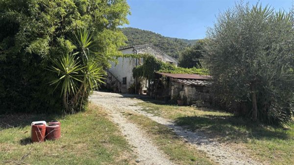 appartamento in vendita a Montebuono in zona Sant'Andrea