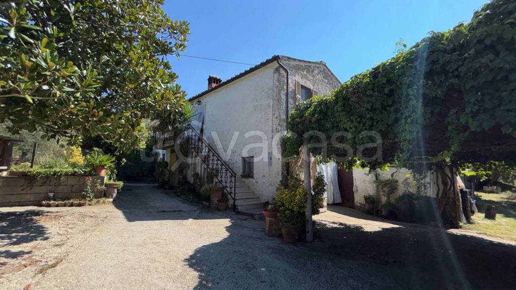 casa indipendente in vendita a Montebuono in zona Sant'Andrea
