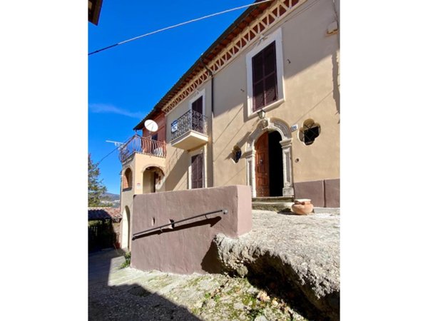 casa indipendente in vendita a Monteleone Sabino in zona Ginestra Sabina