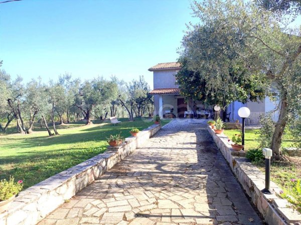 casa indipendente in vendita a Monteleone Sabino