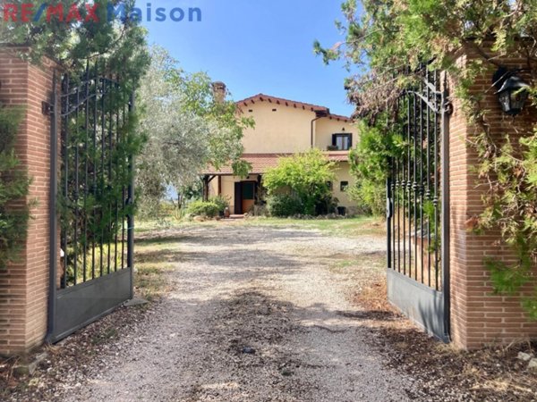 casa indipendente in vendita a Monteleone Sabino