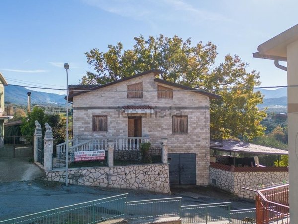 casa indipendente in vendita a Monteleone Sabino in zona Ginestra Sabina