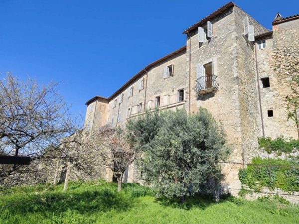 casa indipendente in vendita a Monteleone Sabino