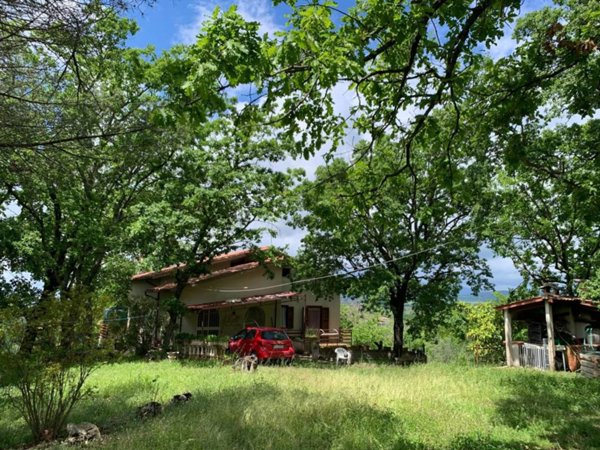 casa indipendente in vendita a Monteleone Sabino