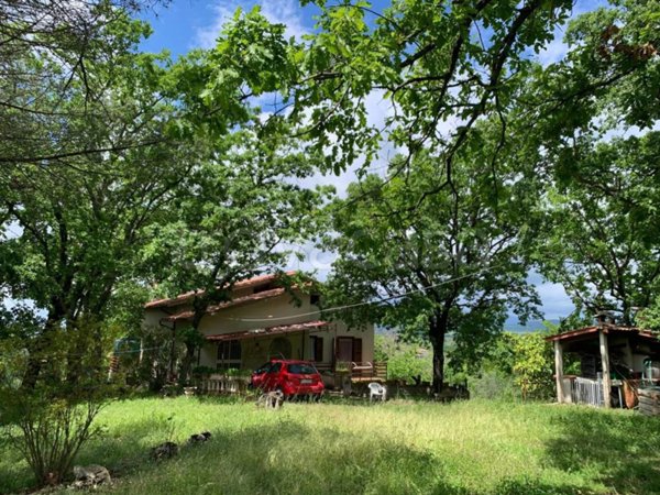 casa indipendente in vendita a Monteleone Sabino