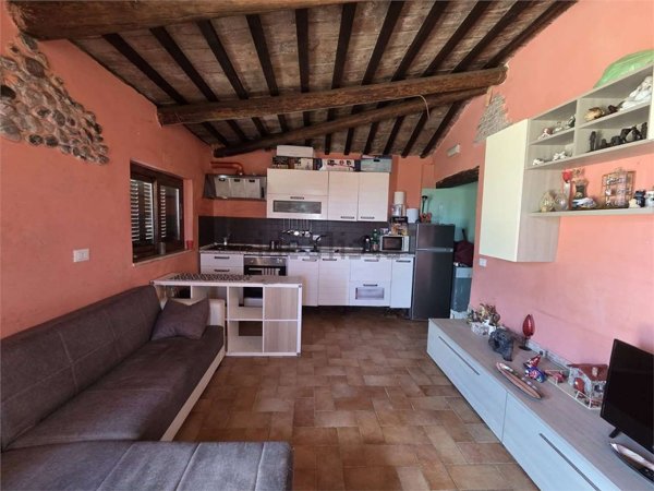 casa indipendente in vendita a Monteleone Sabino
