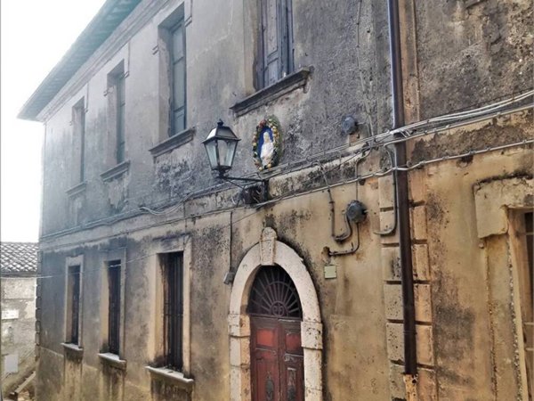 intera palazzina in vendita a Monteleone Sabino