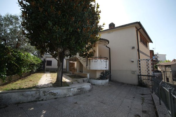 casa indipendente in vendita a Monteleone Sabino in zona Ginestra Sabina