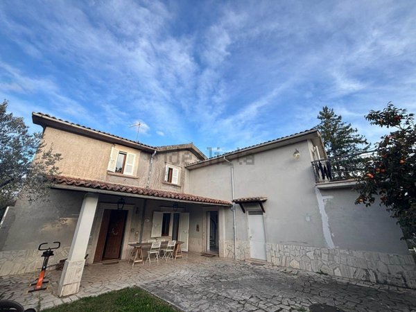 casa indipendente in vendita a Monteleone Sabino