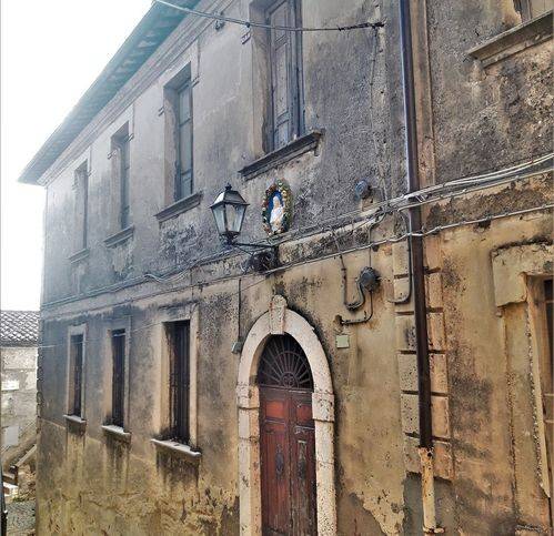 intera palazzina in vendita a Monteleone Sabino