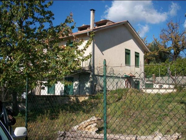 casa indipendente in vendita a Monteleone Sabino