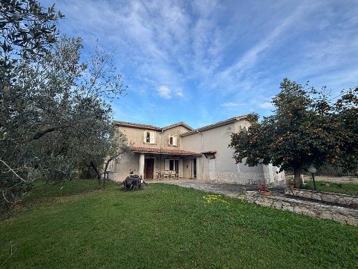 casa indipendente in vendita a Monteleone Sabino in zona Ginestra Sabina