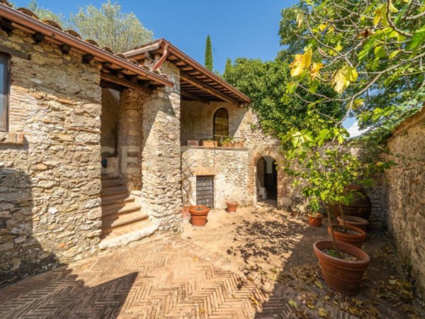 casa indipendente in vendita a Monteleone Sabino in zona Ginestra Sabina
