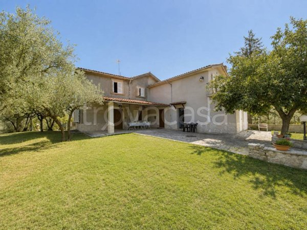 casa indipendente in vendita a Monteleone Sabino in zona Ginestra Sabina