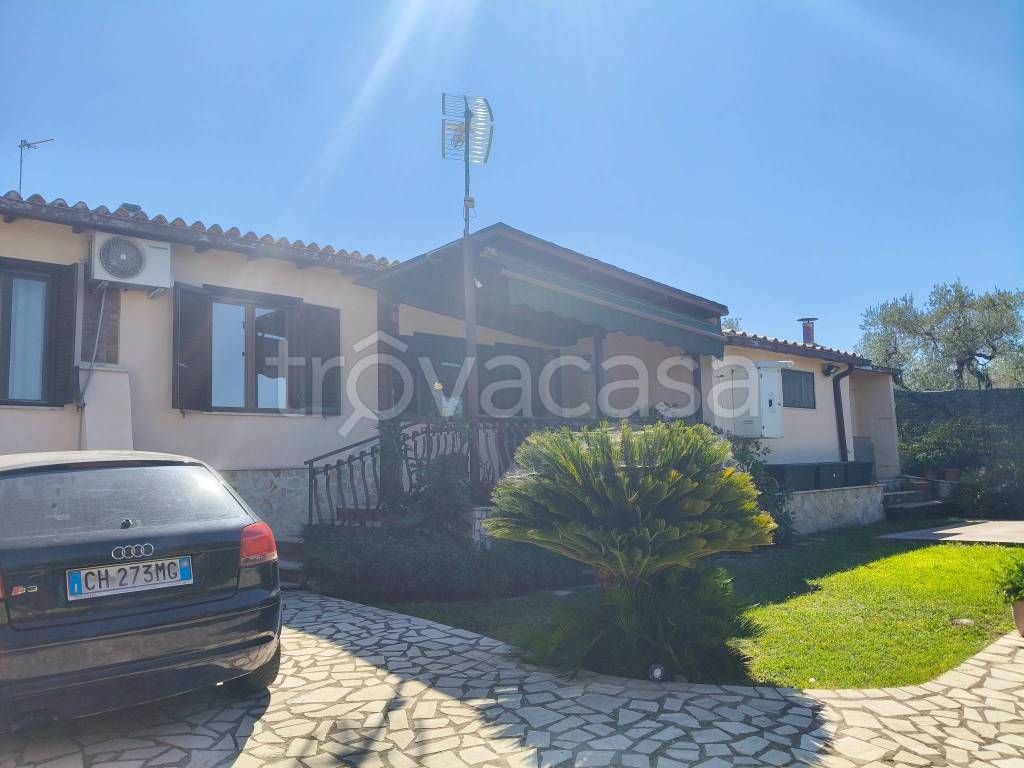casa indipendente in vendita a Monteleone Sabino in zona Ginestra Sabina
