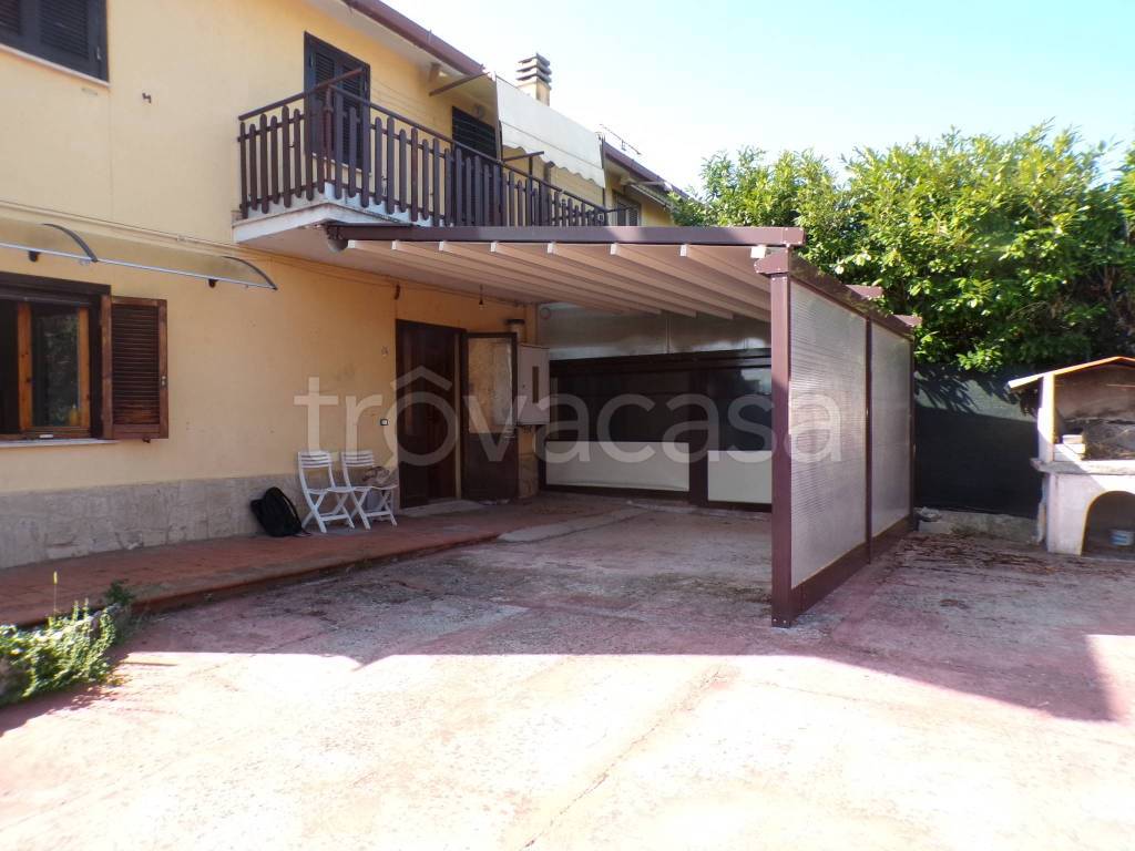casa indipendente in vendita a Monteleone Sabino in zona Ginestra Sabina