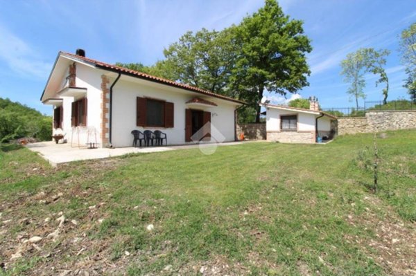 casa indipendente in vendita a Montenero Sabino