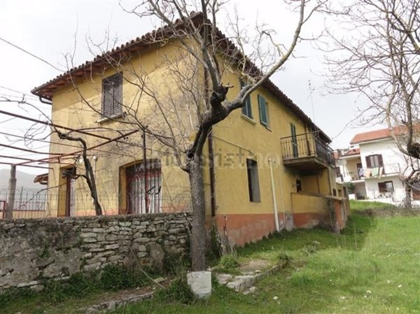 casale in vendita a Monte San Giovanni in Sabina