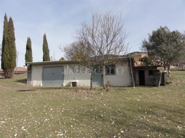 locale di sgombero in vendita a Monte San Giovanni in Sabina