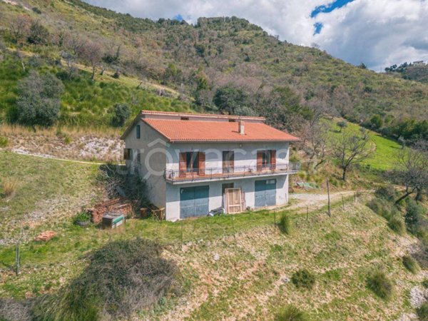 casa indipendente in vendita a Montopoli di Sabina