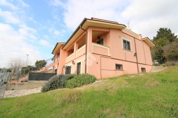 casa indipendente in vendita a Montopoli di Sabina in zona Granari