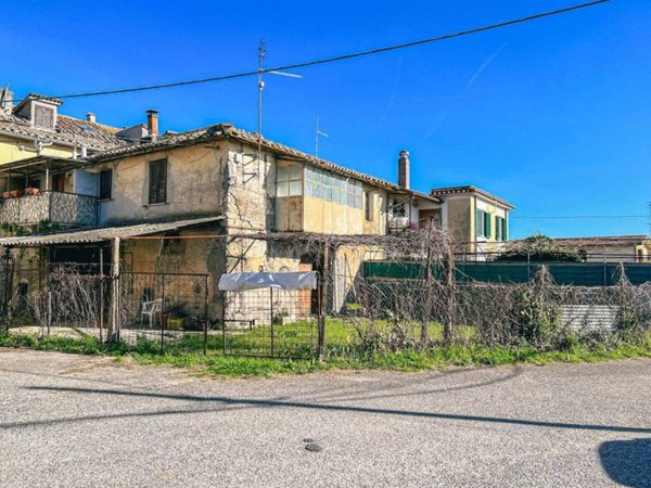 casa indipendente in vendita a Montopoli di Sabina in zona Case Nuove