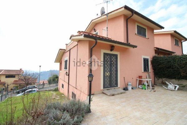 casa indipendente in vendita a Montopoli di Sabina in zona Granari