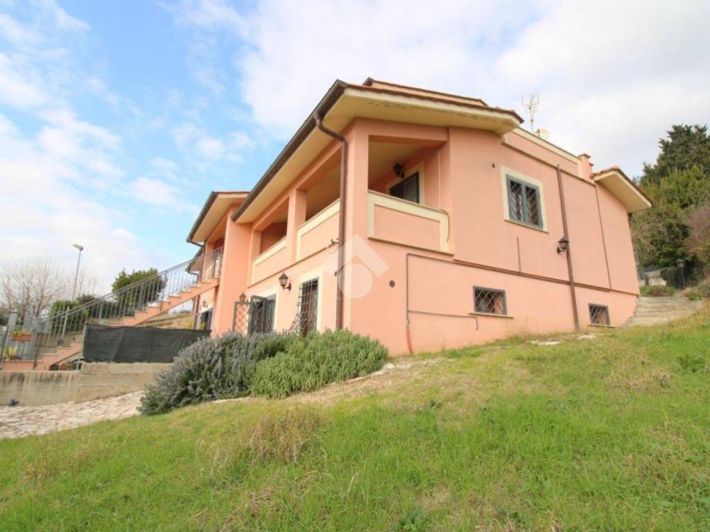 casa indipendente in vendita a Montopoli di Sabina in zona Granari