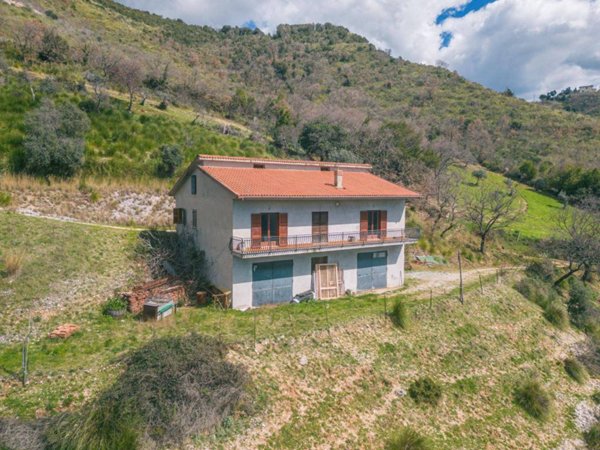 casa indipendente in vendita a Montopoli di Sabina