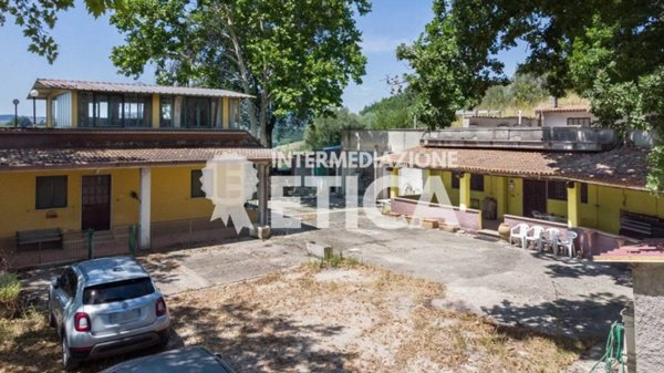 casa indipendente in vendita a Montopoli di Sabina