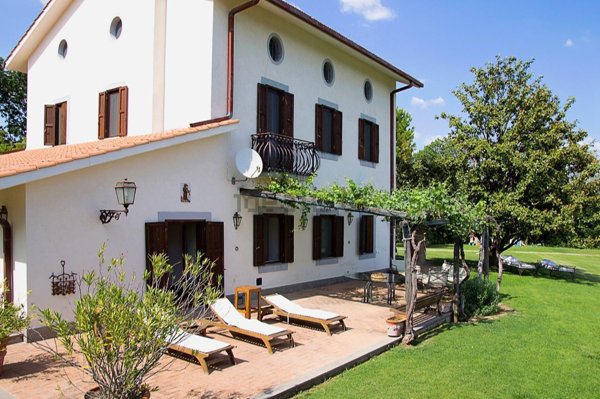 casa indipendente in vendita a Montopoli di Sabina
