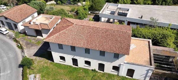 locale commerciale in vendita a Montopoli di Sabina in zona Ferruti