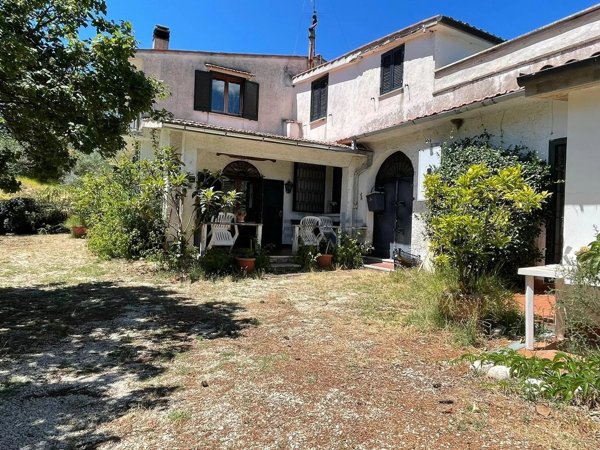 casa indipendente in vendita a Montopoli di Sabina