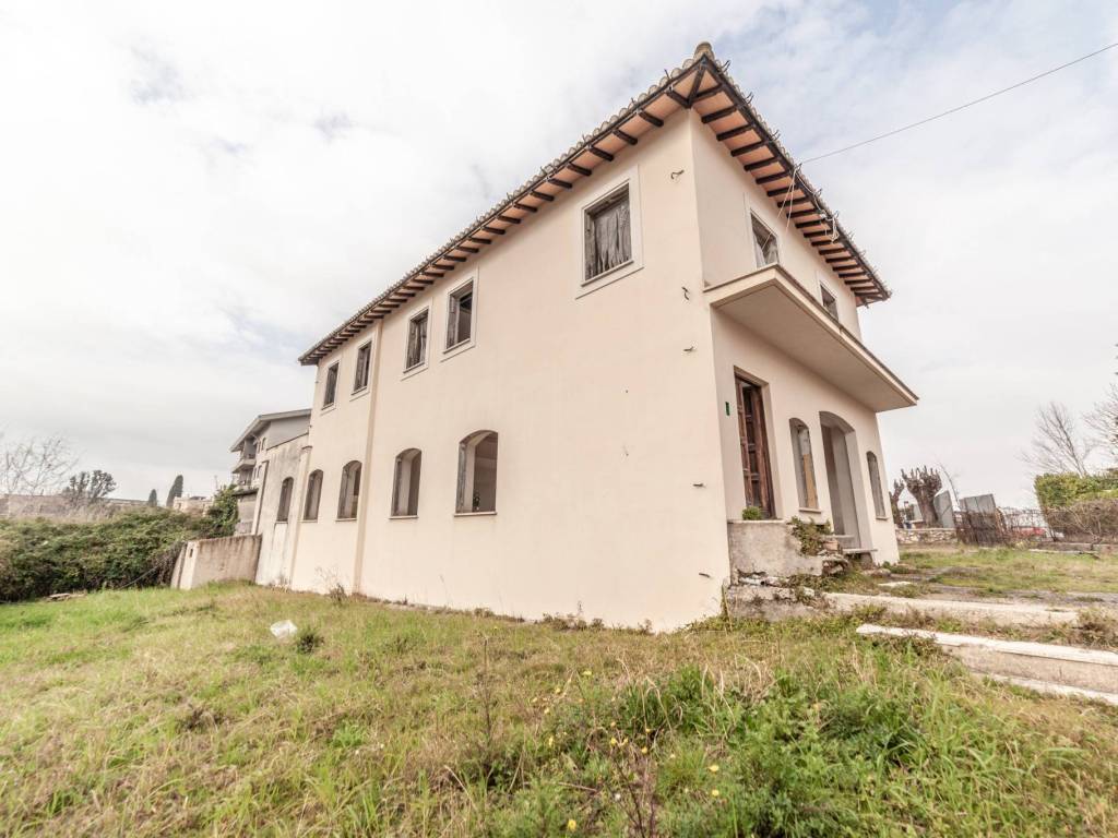 casa indipendente in vendita a Montopoli di Sabina in zona Ferruti