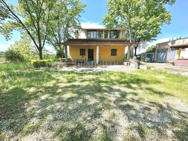 casa indipendente in vendita a Montopoli di Sabina