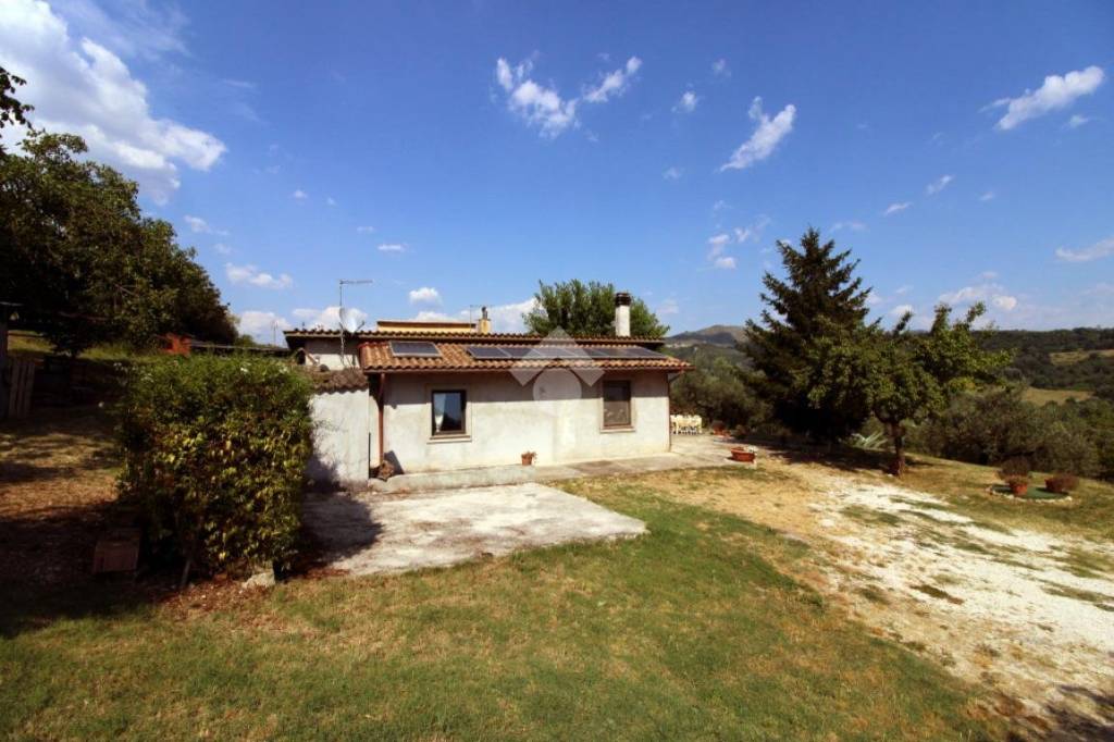 casa indipendente in vendita a Montopoli di Sabina
