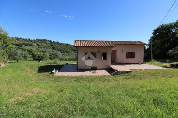casa indipendente in vendita a Montopoli di Sabina