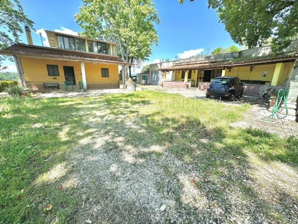 casa indipendente in vendita a Montopoli di Sabina