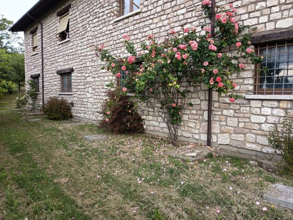 casa indipendente in vendita a Montopoli di Sabina in zona Santa Maria