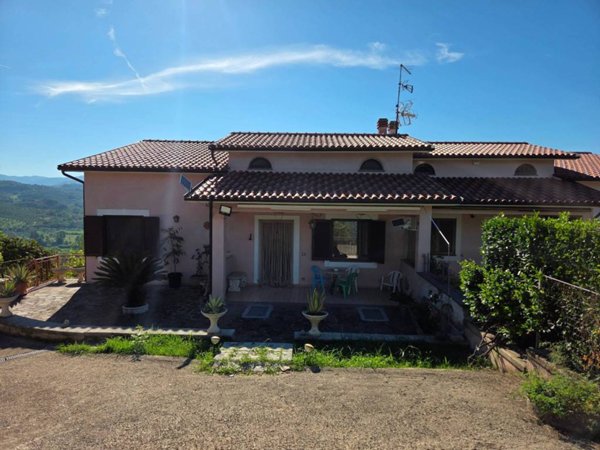 casa indipendente in vendita a Montopoli di Sabina