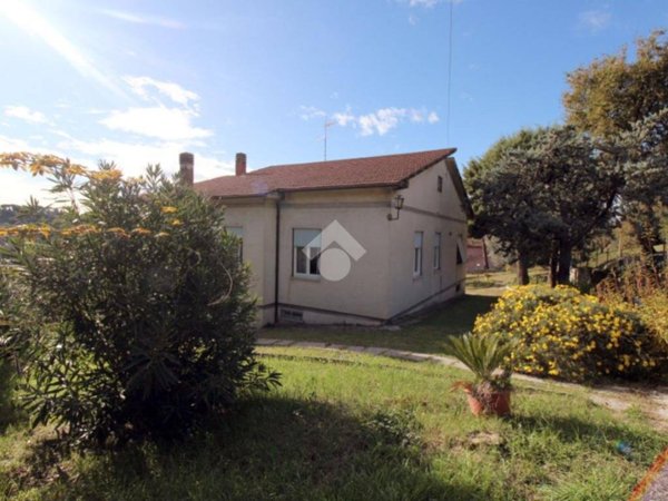 casa indipendente in vendita a Montopoli di Sabina