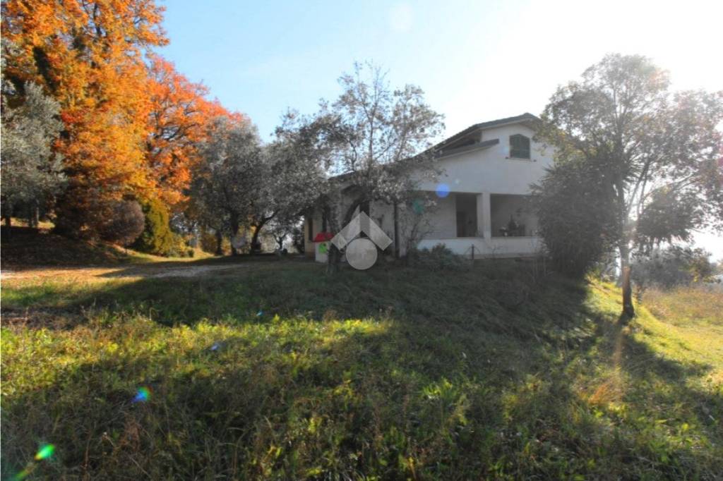 casa indipendente in vendita a Montopoli di Sabina
