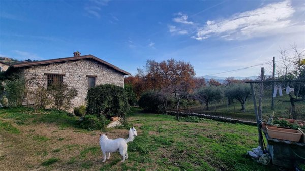 casale in vendita a Montopoli di Sabina in zona Santa Maria