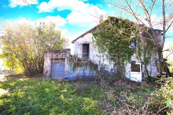 casa indipendente in vendita a Montopoli di Sabina