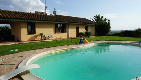 casa indipendente in vendita a Montopoli di Sabina in zona Ponte Sfondato