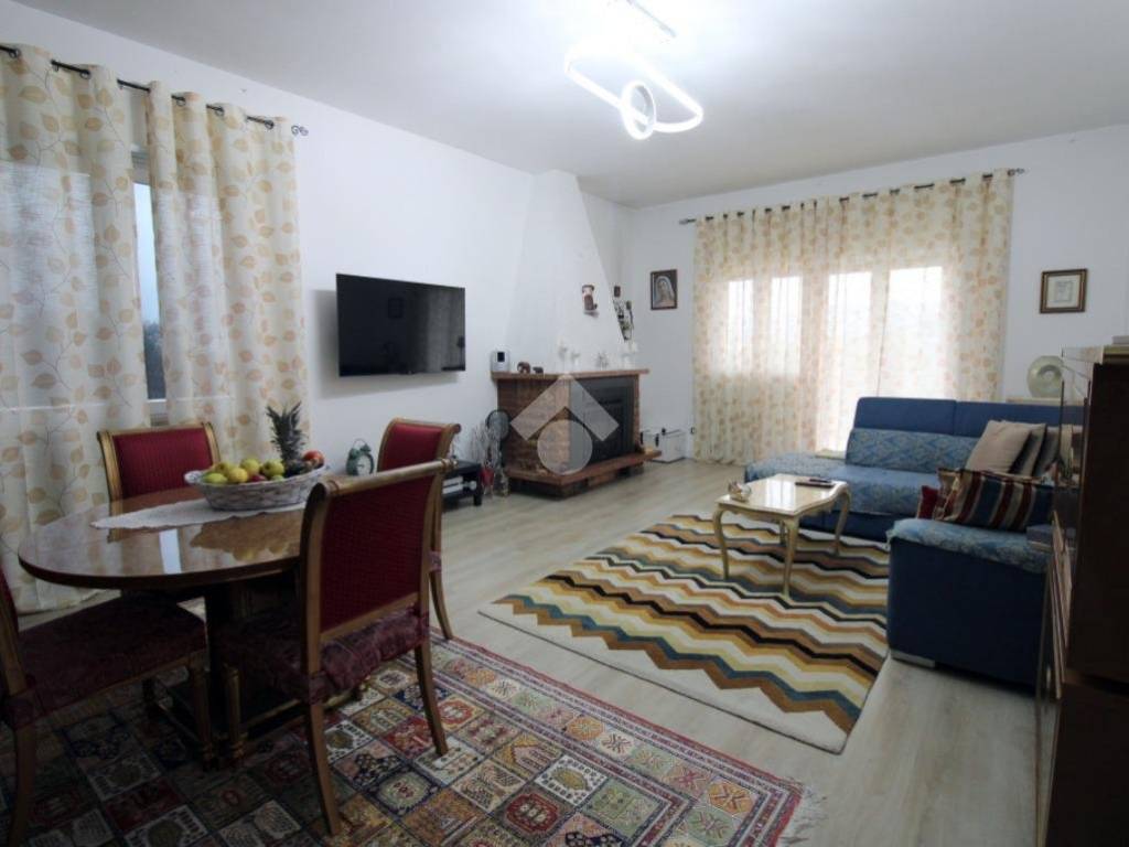 casa semindipendente in vendita a Montopoli di Sabina in zona Ponte Sfondato