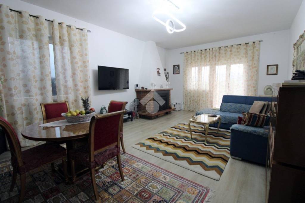 casa indipendente in vendita a Montopoli di Sabina in zona Ponte Sfondato