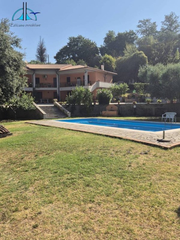 casa indipendente in vendita a Montopoli di Sabina