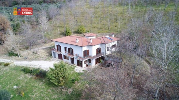 casa indipendente in vendita a Montopoli di Sabina